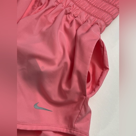 NIke One Women's Dri-FIT Ultra High-Waisted 3" Brief-Lined Shorts Size:XS - Picture 4 of 10